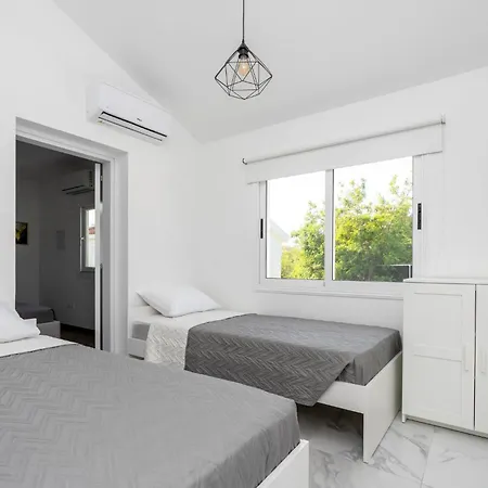 Vilă Mediterranean Oasis 2 *